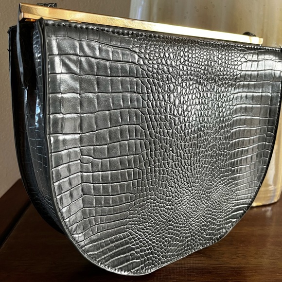 A NEW DAY Gray Croc with Gold Details Crossbody Bag - Picture 2 of 16
